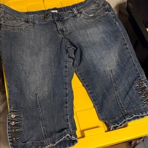 Thyme Maternity Blue Cropped Denim Capri Jeans